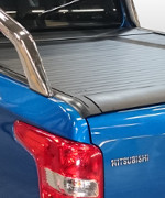 Auto-Zubehör/Autoteile: Ersatzteilkonvolut Mitsubishi L200