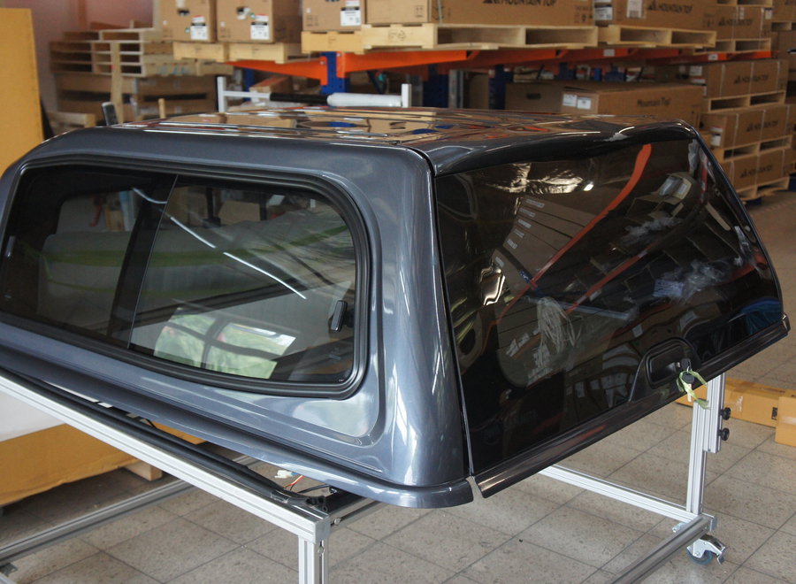 B-Ware Hardtop Sammitr V2 mit Schiebefenster für Ford Ranger ab 2012 Doppelkabine / beschädigt