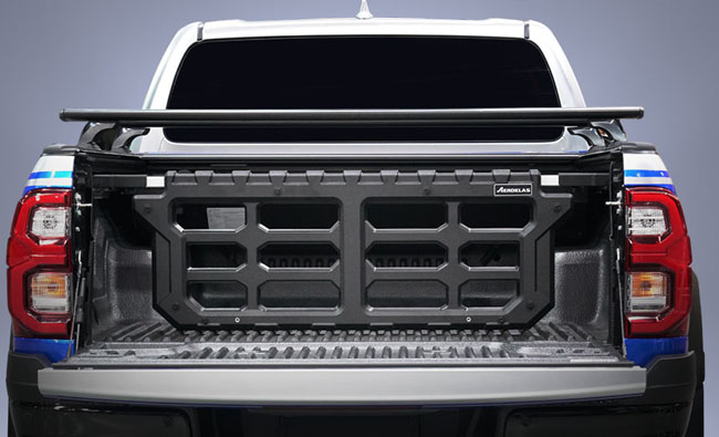 Amarok mit Real Truck Laderaumteiler montiert am CMS