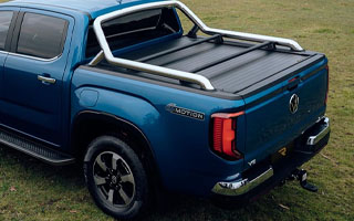 Mountain Top Evo Rollo mit Querträger auf einem VW Amarok im Gelände