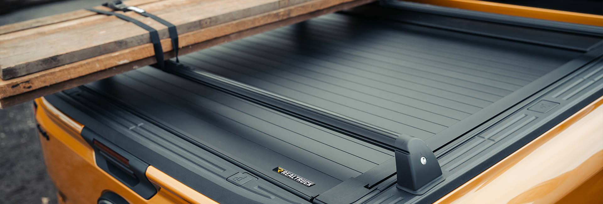 Ford Ranger NextGen mit einem EVOm Laderaumabdeckung von RealTruck