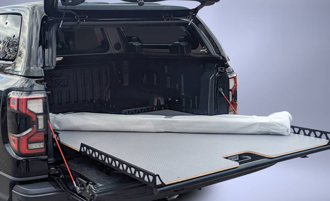 Amarok  mit Basic Line Ladeflächenauszug