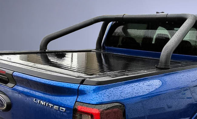 Ford Ranger mit EVO Abdeckung und Edelstahl Überrollbügel