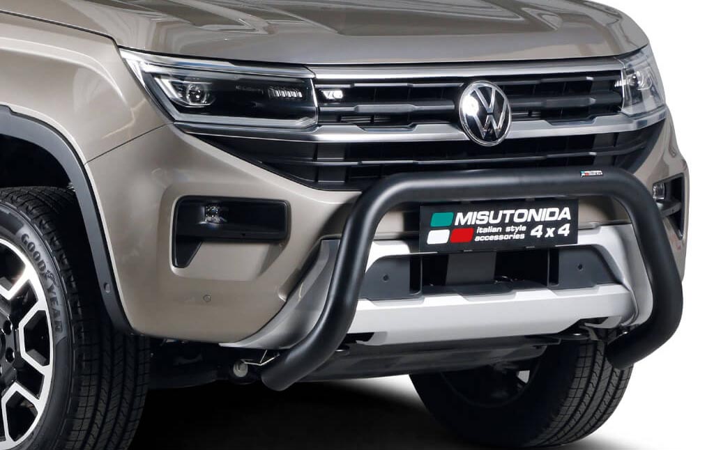 Bull bar Misutonida nero montato su un VW Amarok anno di costruzione 2023