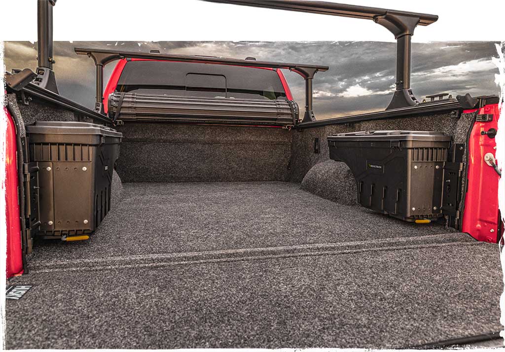 Pickup mit Teppich-Laderaumwanne von Realtruck